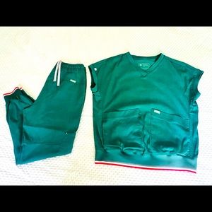 Mediclo Scrub Tops and pants duo in XS/ P Surgical Green